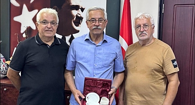 Erdek’te Bosna Sancak Derneği Üyelerinden Belediye Başkanı Burhan Karışık’a Ziyaret