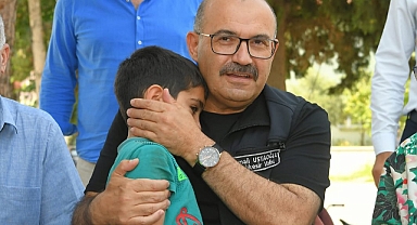 Gece Gündüz Depremzedelerin Yanında: Vali İsmail Ustaoğlu Sındırgı’da Köy Köy Çalışmaları Yerinde İnceliyor