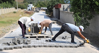 Gönen Belediyesi Karalarçiftliği’nde Yol ve Çevre Düzenleme Çalışmaları Sürüyor
