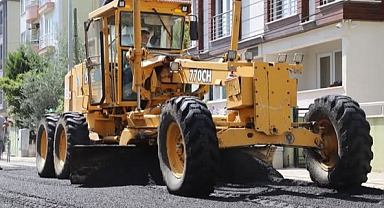 Gönen’de Deprem Evleri Sokağı’nda Yol ve Altyapı Çalışmaları Sürüyor
