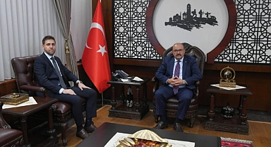 İdare Mahkemesi Başkanı, Balıkesir İş Kadınları Derneği Başkanı ve NörolojiUzmanı Vali Ustaoğlu'nu Ziyaret Etti