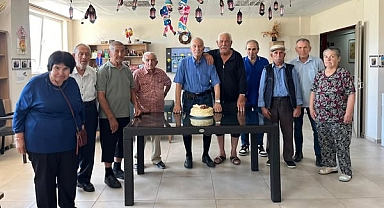 Karesi Huzurevi’nde Haziran Doğumlu Sakinler İçin Keyifli Doğum Günü Etkinliği