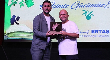 Talha Uğurluel, Edremit'te Tarihin Derinliklerini Katılımcılarla Paylaştı