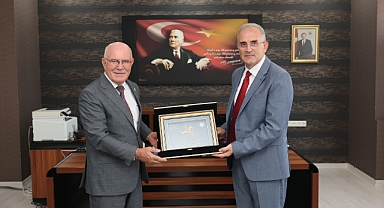 Uşak Üniversitesi Rektörü Prof. Dr. Ekrem Savaş, Bandırma Onyedi Eylül Üniversitesi Rektörü Prof. Dr. İsmail Boz’u Ziyaret Etti