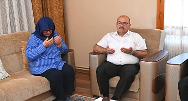 Vali Ustaoğlu Ayvalık’ta Şehit Ailesini Ziyaret Etti