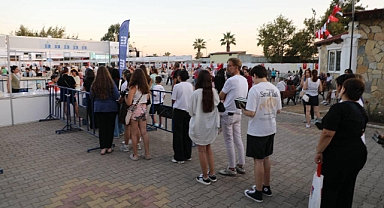 Yazar Emre Gül, 7. Edremit Kitap Fuarı’nda Okurlarıyla Buluştu