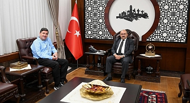 25. Dönem İstanbul Milletvekili Uygar Suphi Aktan, Balıkesir Valisi İsmail Ustaoğlu’nu Ziyaret Etti