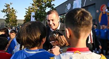 Ahmet Akın’dan Öğrencilere 1.000 TL Kırtasiye Desteği