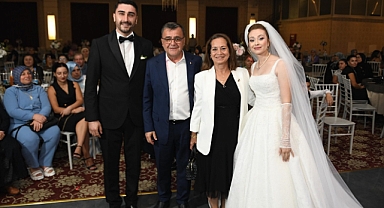 Altıeylül Belediye Başkanı Hakan Şehirli Genç Çiftin Mutluluğuna Ortak Oldu