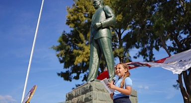 Ayvalık’ta İlköğretim Haftası Cumhuriyet Meydanı’nda Kutlandı