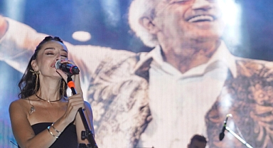 Ayvalık’ta Kurtuluşun 103. Yılı Edip Akbayram Konseriyle Kutlandı