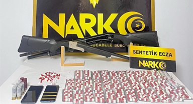 Ayvalık ve Edremit’te Narkotik Operasyonu: Binlerce Hap Ele Geçirildi, 5 Şüpheli Tutuklandı