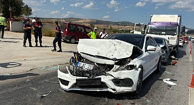 Balıkesir-Bursa Karayolu’nda Zincirleme Kaza: İtfaiye Ekiplerinden Hızlı Müdahale