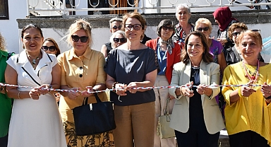 Balıkesir’de Canan Özcan’ın “Ateş Çiçekleri” Çini Sergisi Açıldı