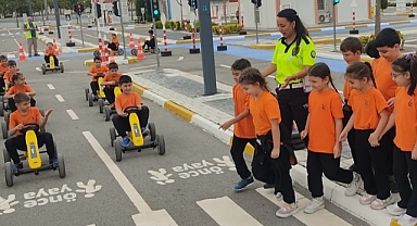 Balıkesir’de Minik Öğrenciler Trafik Eğitimiyle Yeni Döneme Başladı