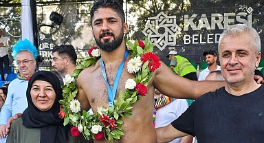 Balıkesir’e Başpehlivanlık Gururu: Enes Doğan Tarihi Elmalı Güreşleri’nde Şampiyon Oldu