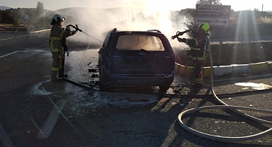 Balıkesir-Edremit Karayolunda Araç Yangını: İtfaiye Ekipleri Hızla Müdahale Etti