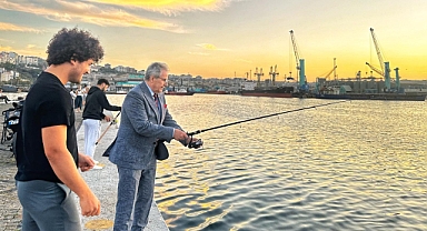 Bandırma’da Gün Batımında Balık Keyfi: Başkan Mirza Vatandaşlarla Bir Araya Geldi