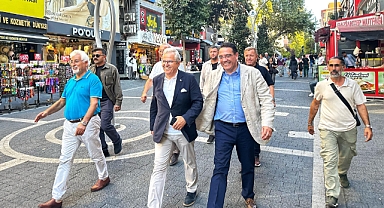 Bandırma’da Yankı Bağcıoğlu’na Yoğun İlgi: Gazilerle ve Vatandaşlarla Buluştu