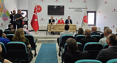 Belgin Uygur’dan MHP Balıkesir İl Başkanlığı’na Ziyaret