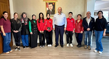 Bigadiç Belediye Başkanı Mustafa Göksel, Avrupa Kupası Öncesi Sporcuları Makamında Kabul Etti
