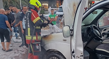 Burhaniye’de Hareket Halindeki Araç Yanmaya Başladı