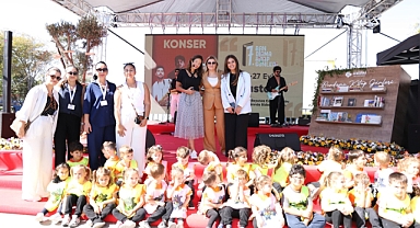 Cumhuriyet Meydanı’nda Kitap ve Müzik Rüzgârı Esti