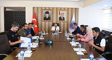 Depremin İzleri Sındırgı’da Takip Ediliyor: Vali Ustaoğlu İncelemelerde Bulundu