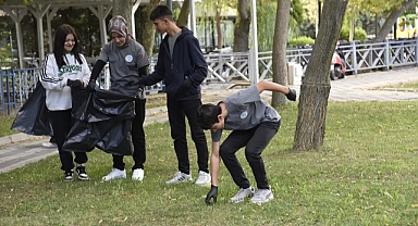 Dursunbey’de Gençlerle Çevre Temizliği Etkinliği