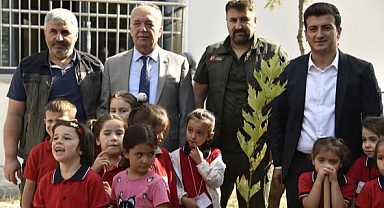Dursunbey’de “Her Çocuk Bir Fidan” Etkinliği ile Yeni Eğitim Yılına Başlandı