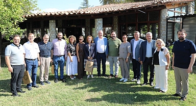 Edremit Belediye Başkanı Mehmet Ertaş, Türkiye Kent Konseyi Birliği Yönetimiyle Buluştu