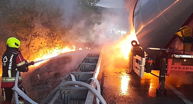 Edremit-Evciler Mevkii’nde Araç ve Orman Yangınına Hızlı Müdahale