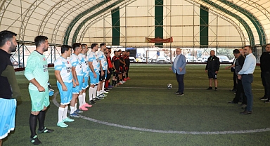 Edremit’te Cumhuriyet Kupası Halı Saha Futbol Turnuvası Başladı