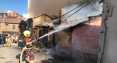 Edremit’te Metruk Evde Yangın Paniği