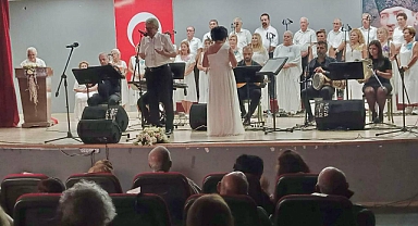 Edremit’te Sâdeddin Kaynak Şarkıları Özel Konseriyle Unutulmaz Bir Akşam