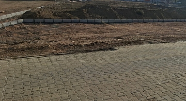 Edremit’te Ulaşımı Rahatlatacak Köprüde Çevre Düzenlemesi Sürüyor