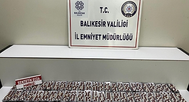 Edremit’te Uyuşturucu Operasyonu: 5 Bin 586 Sentetik Ecza Hapı Ele Geçirildi