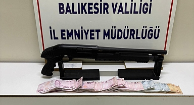 Edremit’te Uyuşturucu Operasyonu: Bonzai, Ruhsatsız Tüfek ve 15 Bin TL Ele Geçirildi