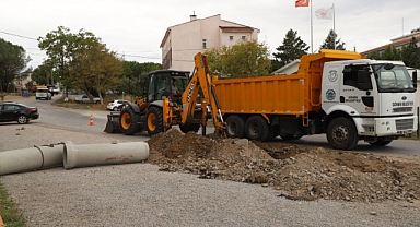 Gönen’de Gündoğdu Mahallesi Modernleşiyor: Yol ve Altyapı Çalışmaları Hız Kesmeden Sürüyor