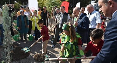 Hatice Fahriye Eğinlioğlu İlkokulunda Öğrenciler Fidanlarla Buluştu
