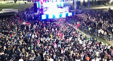 İvrindi’de Kurtuluş Coşkusu: Sinan Akçıl Konseri Büyük İlgi Gördü