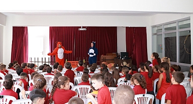 Marmara Adalar’da Minik Öğrencilere “Pişman Patiler” Tiyatro Oyunu