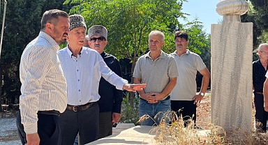 Mehmet Aydemir’den Manyas’ta Hacı Giranduk Berzeg’in Kabrine Ziyaret
