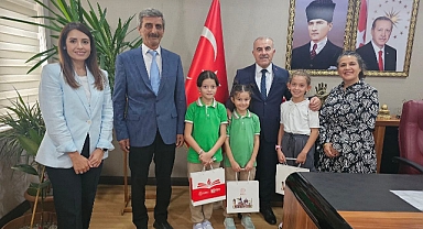 TEKNOFEST Finalistleri Balıkesir İl Milli Eğitim Müdürü Murat Demir’i Ziyaret Etti