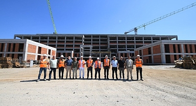 Vali İsmail Ustaoğlu’ndan Edremit Devlet Hastanesi İnşaatına Yakından Takip