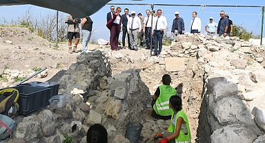 Vali Ustaoğlu, Bandırma Ergili Daskyleion Kazı Bölgesi’nde İncelemelerde Bulundu