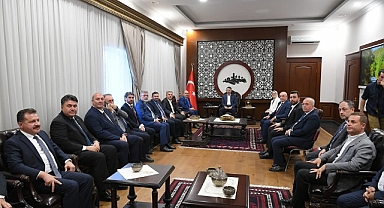 Valilikte Dikkat Çeken Kare: Yücel Yılmaz ile Ahmet Akın Karşı Karşıya