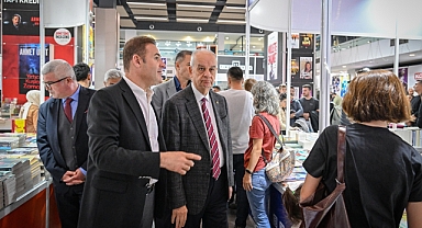 Ahmet Akın Ve İlker Başbuğ 1. Balıkesir Kitap Fuarı’nda Buluştu