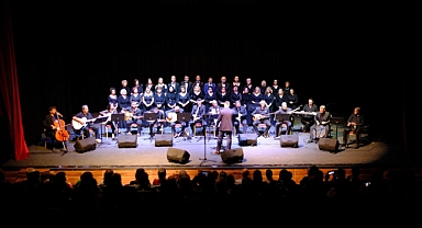Altıeylül'de Yeşilçam Rüzgârı Esti: Balıkesir Sanat Topluluğu'ndan Nostalji Dolu Konser