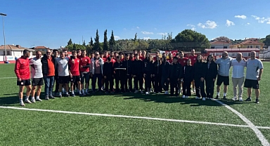 Ayvalıkgücü Belediyespor’a Öğrencilerden Moral Desteği